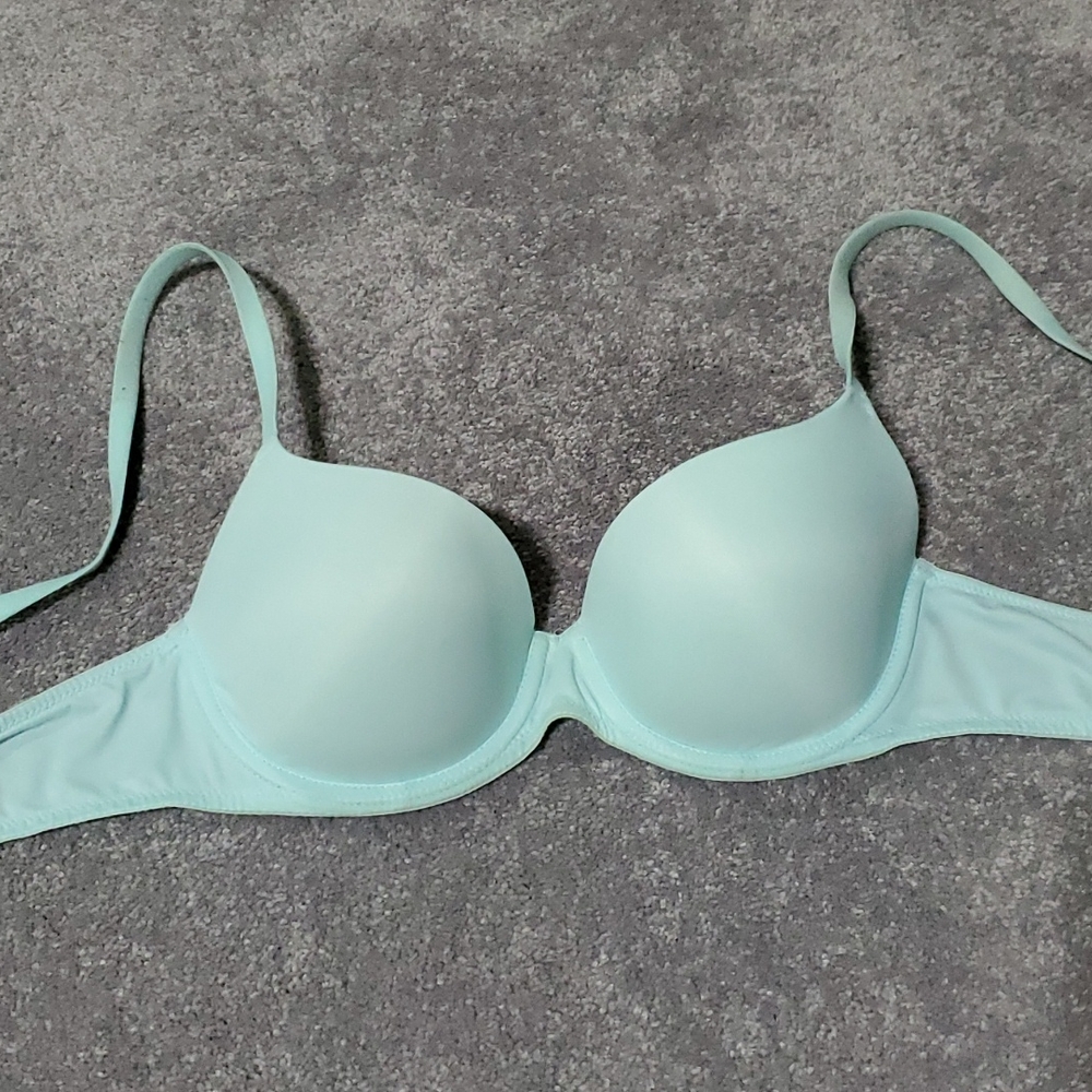 Victoria's Secret 34B Wear Everywhere Lightly Lined Baby Blue Bra